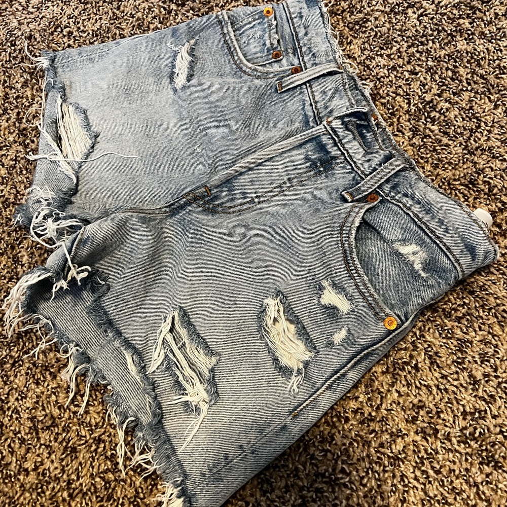 Levi’s Wedgie Fit shorts